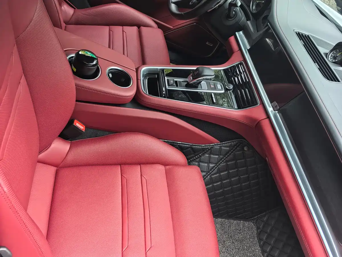 Photo 7 - Porsche Panamera New Energy