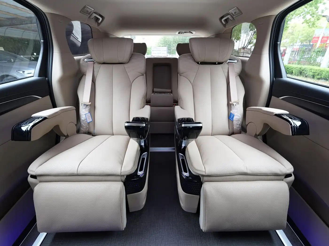 Buick GL8 2025 Land Business Class Comfort DG Edition фото 4