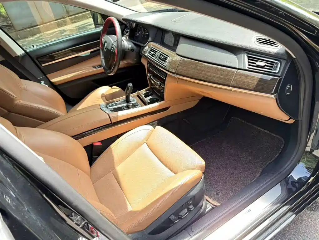 BMW 7 Series 2011 740Li Steinway Limited Edition фото 5