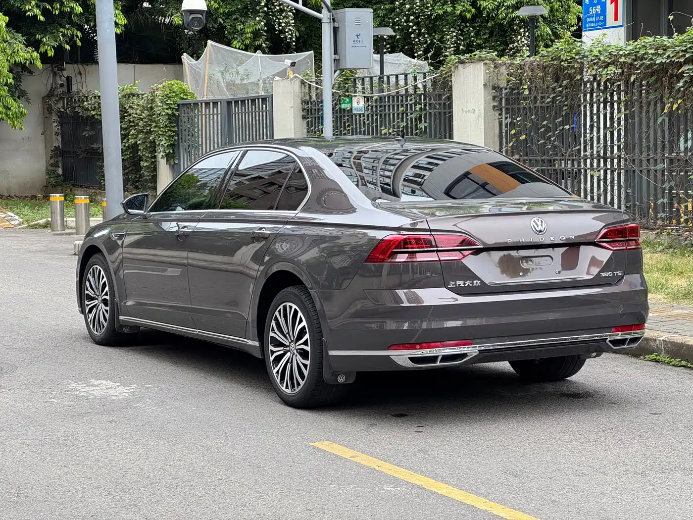 Volkswagen Phideon 2018 Facelift 380TSI FWD Business фото 8