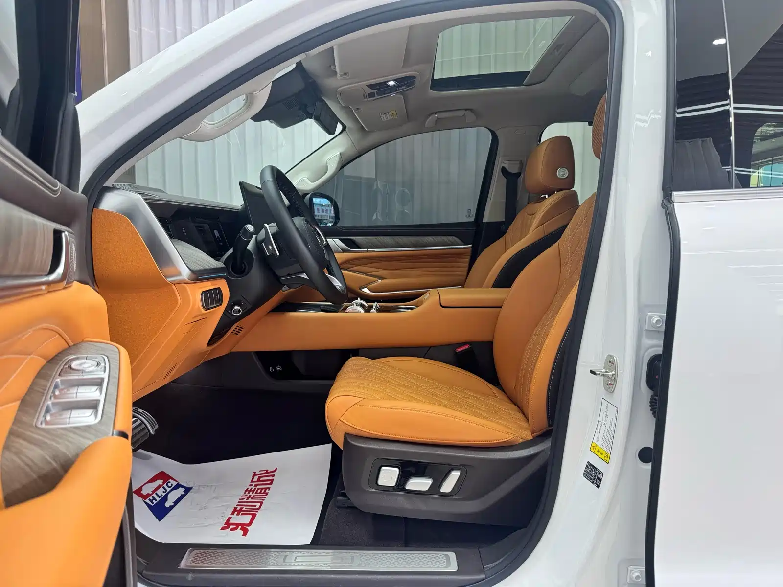 Фото 7 - Tank 500 EV