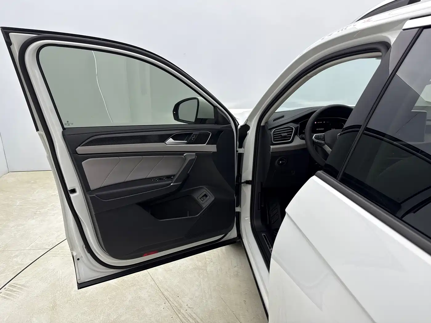 Volkswagen Tayron 2023 280TSI 2WD Luxury Plus Advanced Edition фото 22
