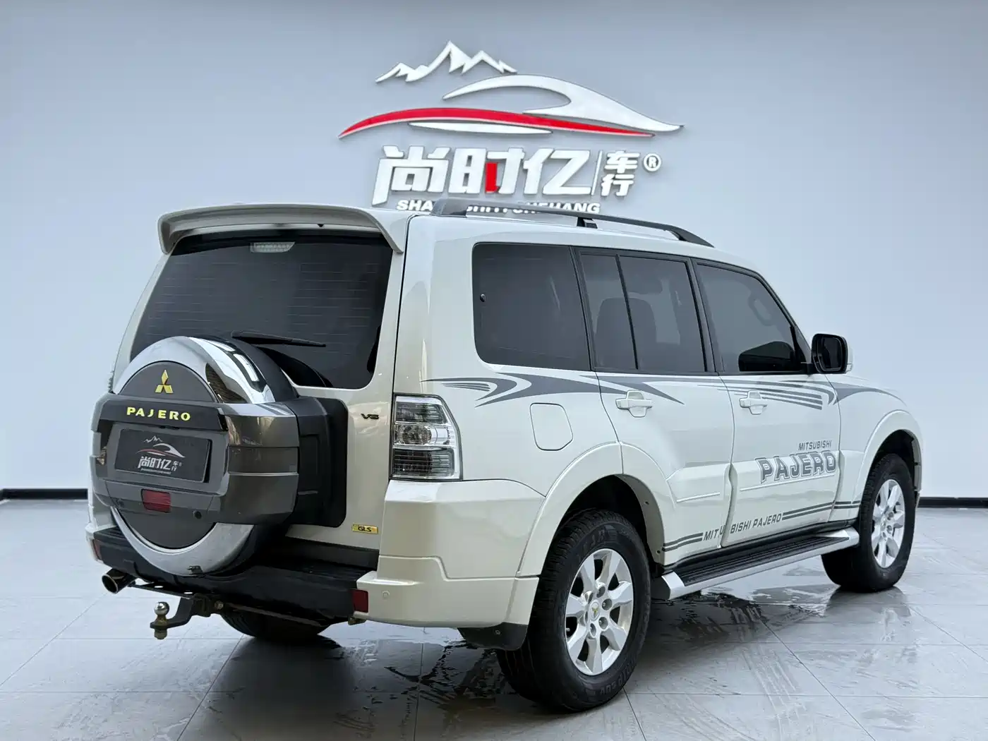 Mitsubishi Pajero (Import) 2018 3.0L Automatic Luxury Edition фото 8