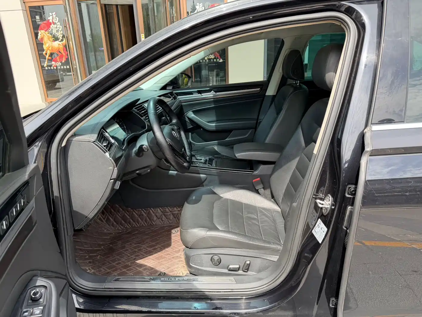 Volkswagen Phideon 2018 Facelift 380TSI FWD Business фото 4