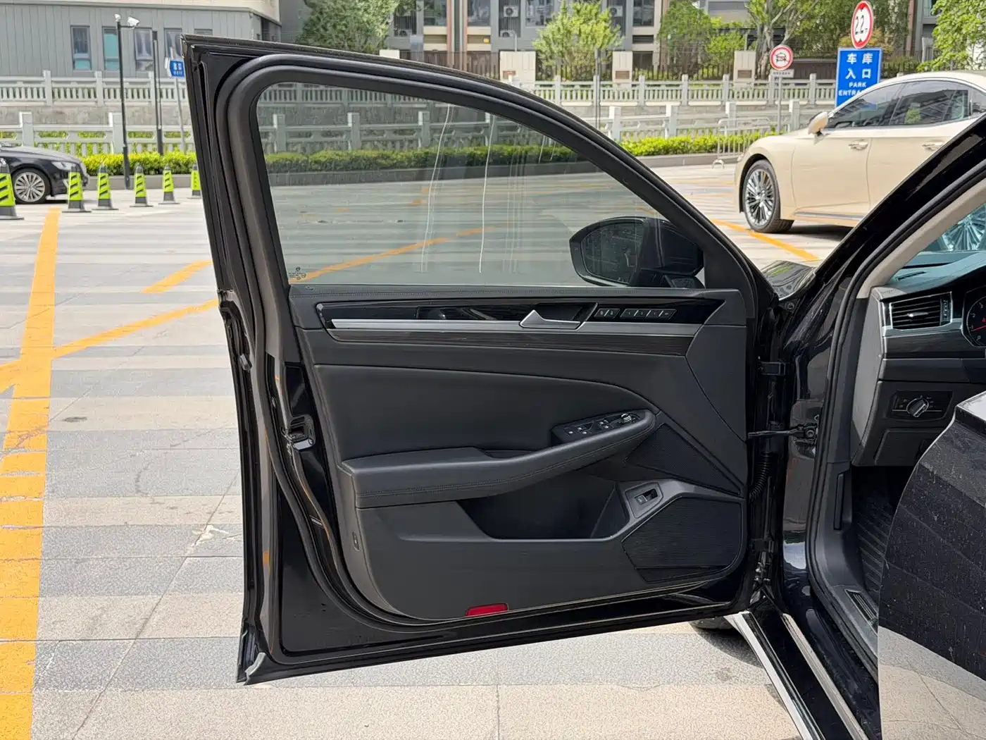 Volkswagen Phideon 2018 Facelift 380TSI FWD Business фото 13