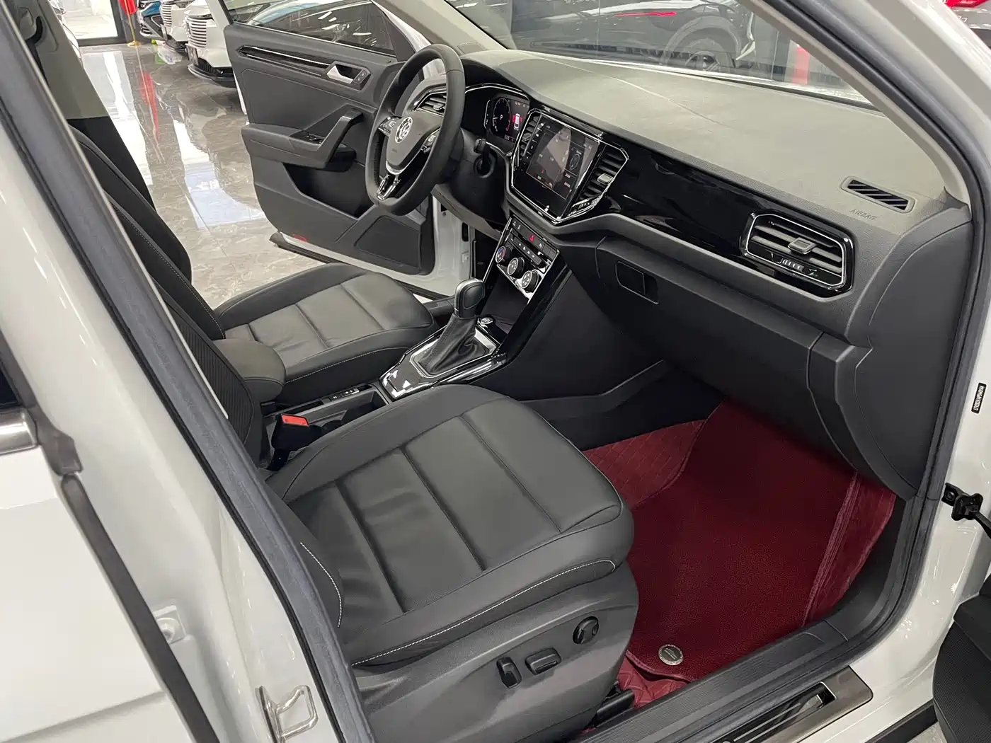 VOLKSWAGEN T-ROC EXPLORING SONGS