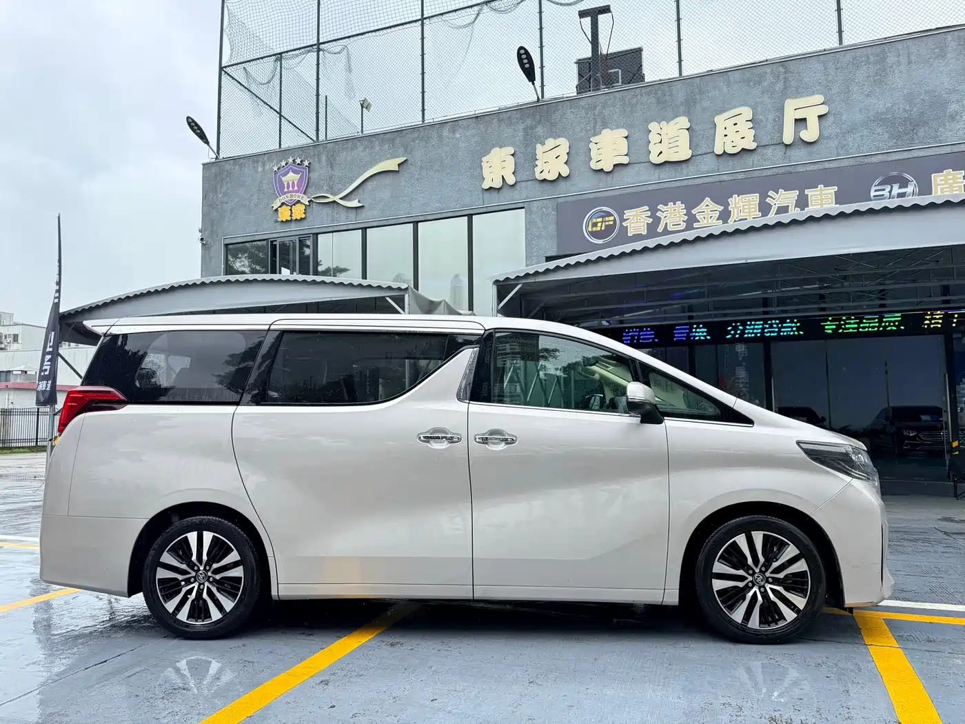Toyota Alphard 2018 3.5L Luxury фото 4