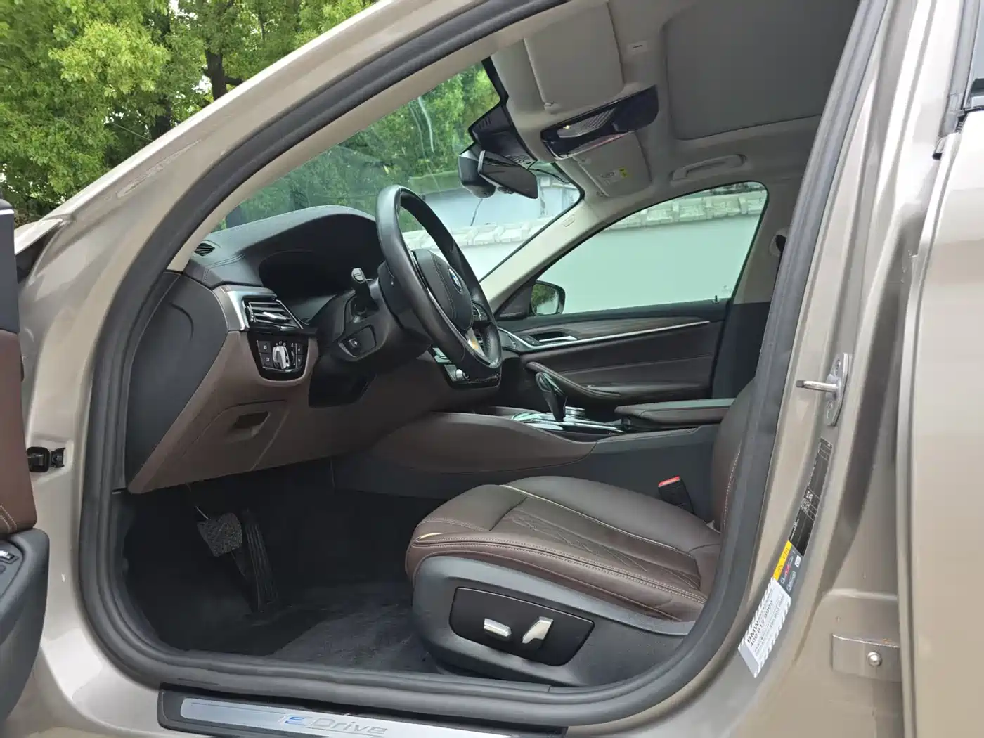 BMW 5 Series New Energy 2019 530Le Luxury Package фото 4