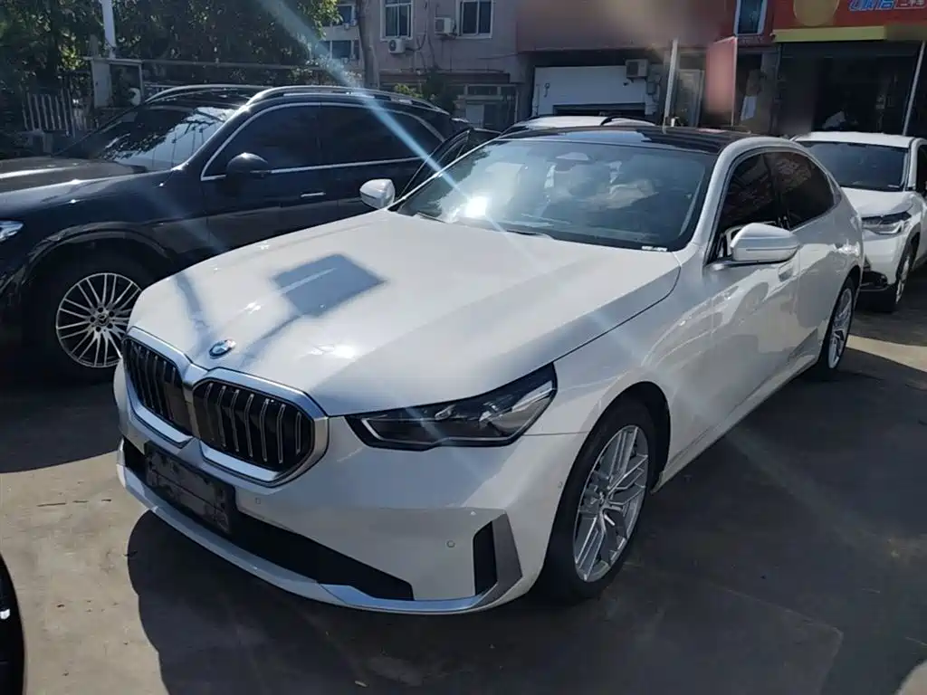 BMW 5 Series 2024 525Li Luxury Package фото 2