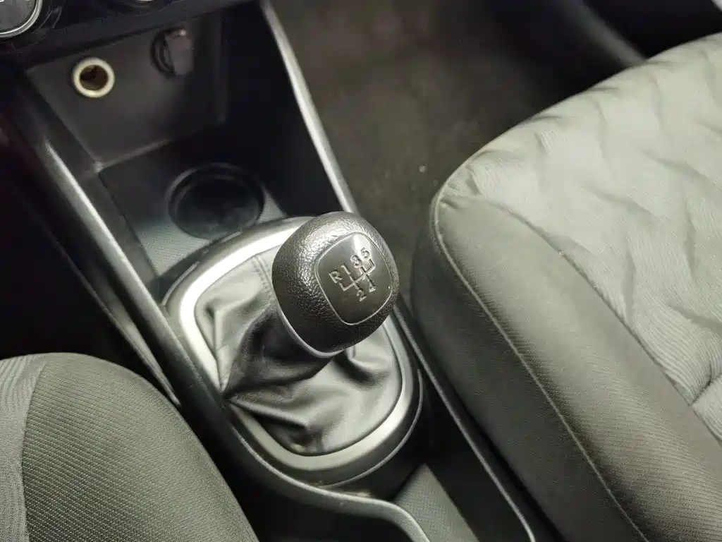 Photo 13 - Kia K2