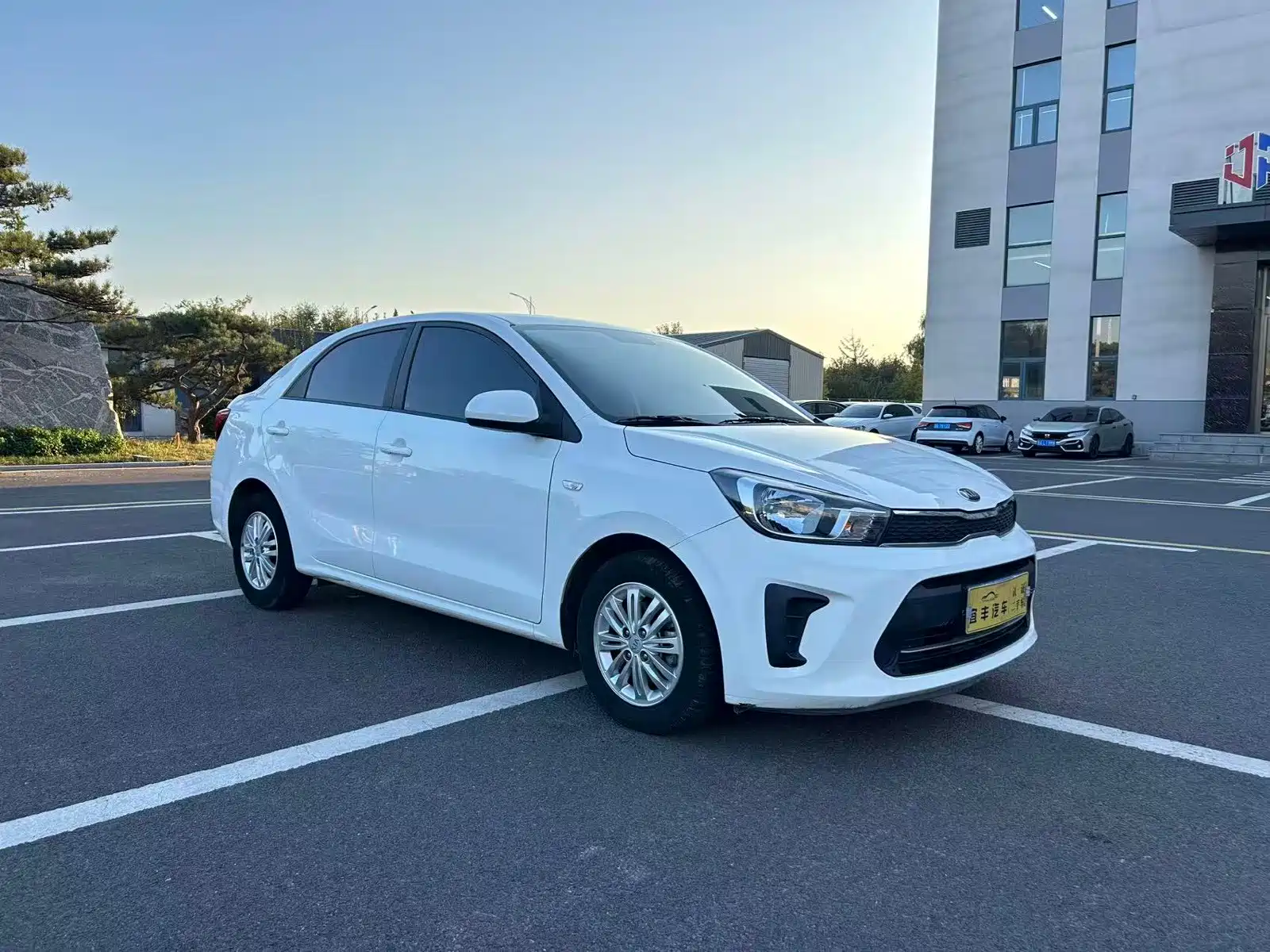 Фото 3 - Kia Pegas