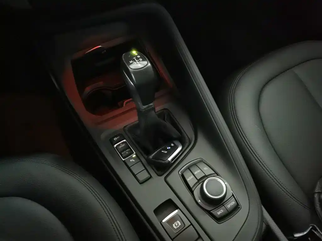 BMW X1 2016 sDrive18Li Premium Model фото 21