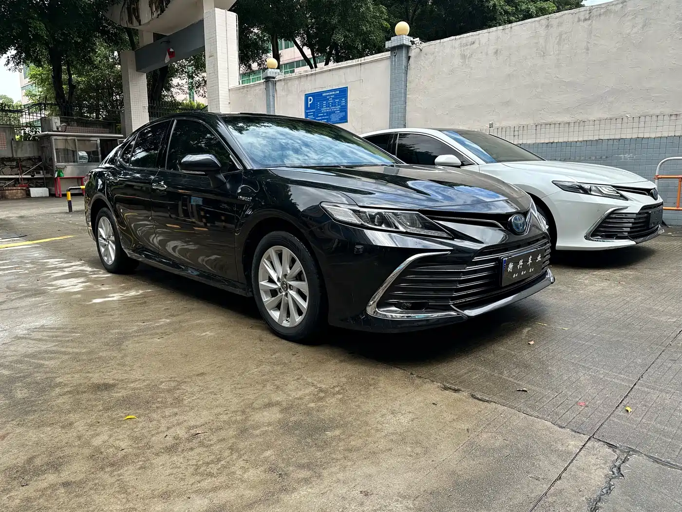 Toyota Camry 2021 Hybrid 2.5HGVP Leading Edition фото 3