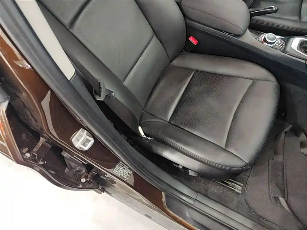 BMW X1 2015 Model sDrive18i Fashion Advanced Edition фото 25