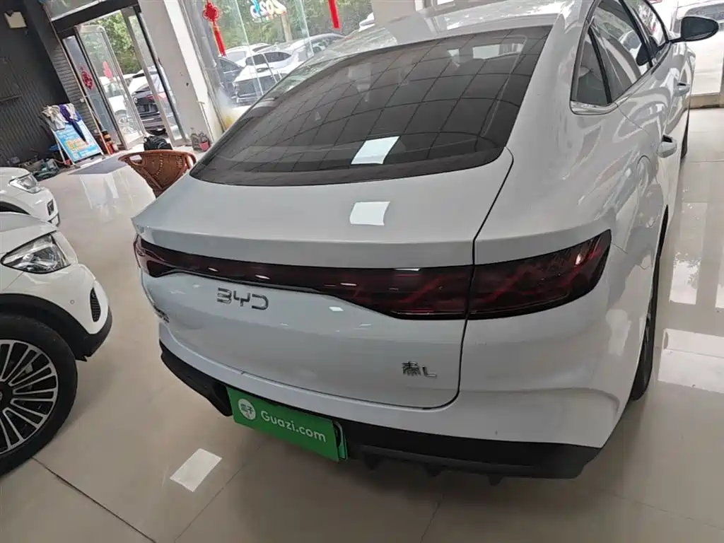BYD Qin L 2024 DM-i 80KM Leading Edition фото 6
