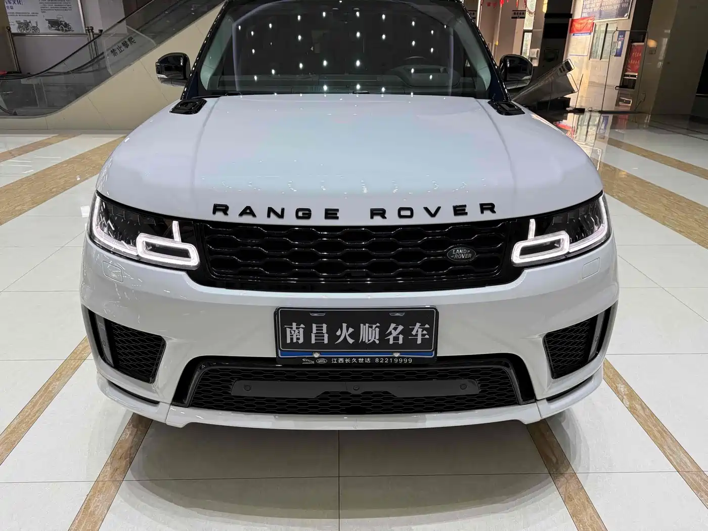 Land Rover Range Rover Sport 2021 3.0 L6 Gloss Black Edition фото 4