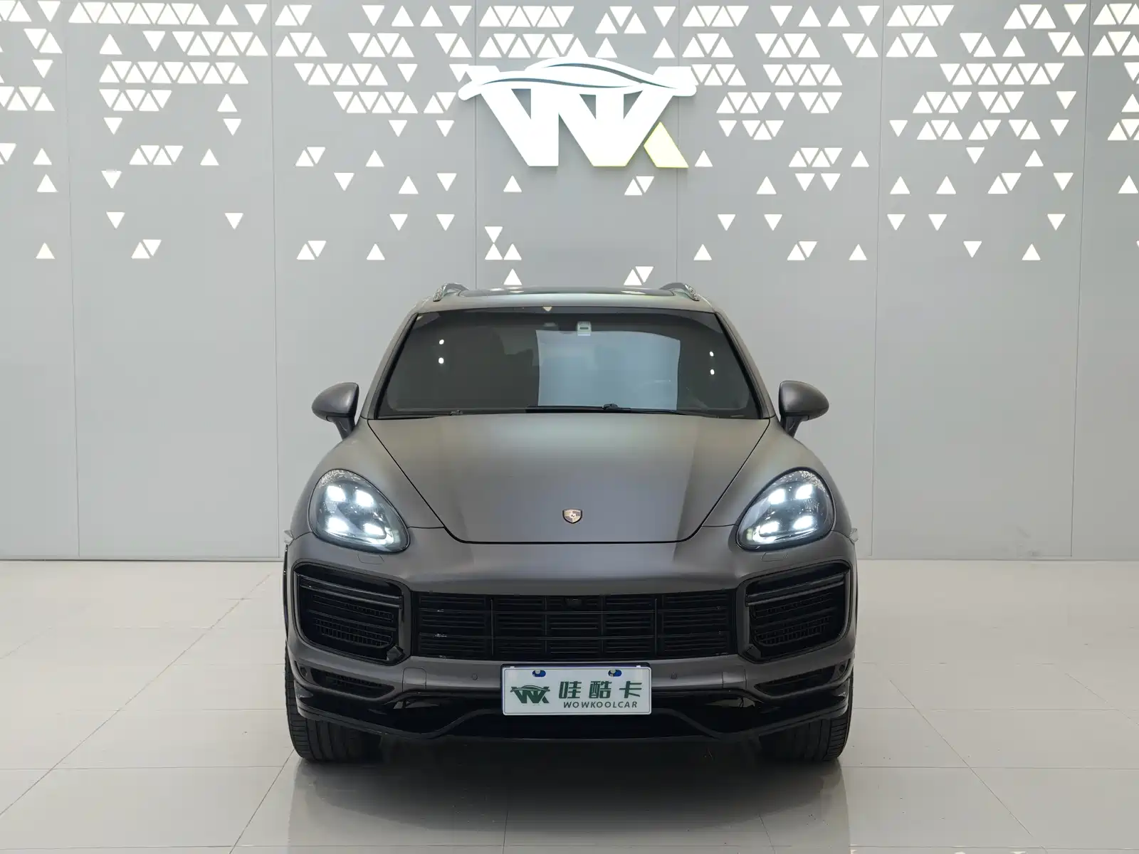 Photo 2 - Porsche Cayenne