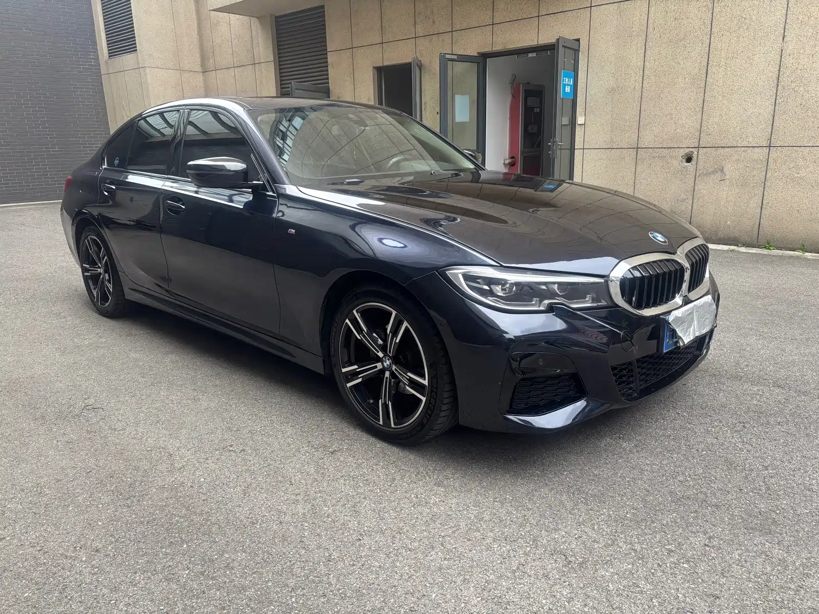 Photo 3 - BMW 3 Series