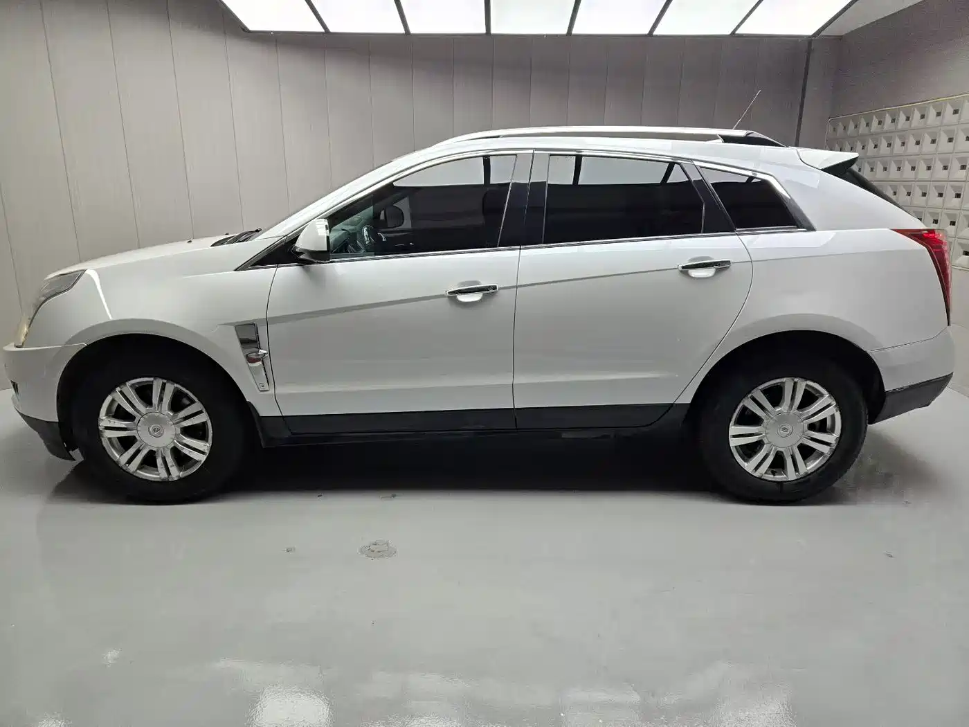 Cadillac SRX 2012 3.0L Luxury Model фото 2
