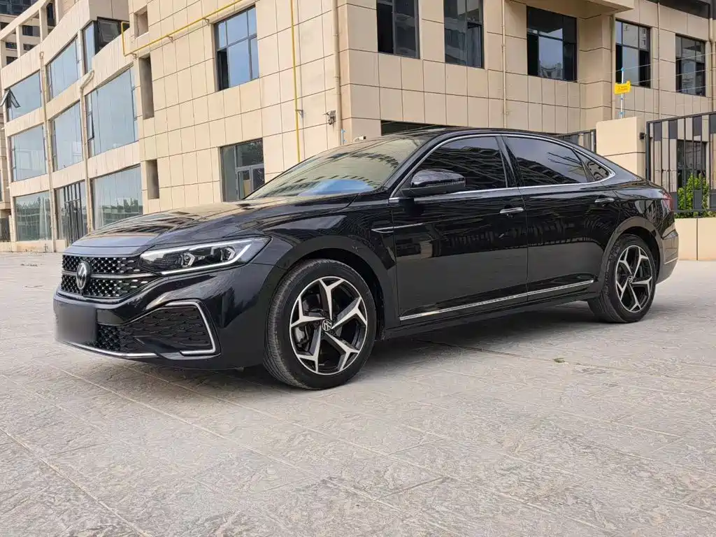 Фото 2 - Volkswagen Passat