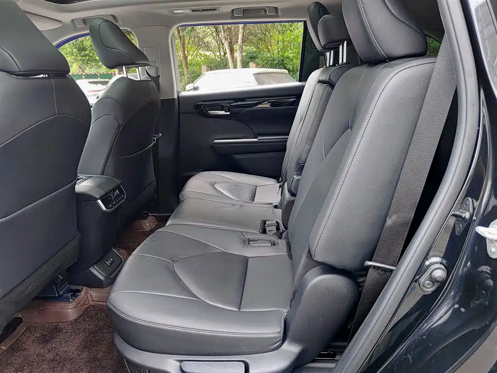 Toyota Highlander 2022 Model Dual Engine 2.5L 4WD Premium Edition 7-Seater фото 8