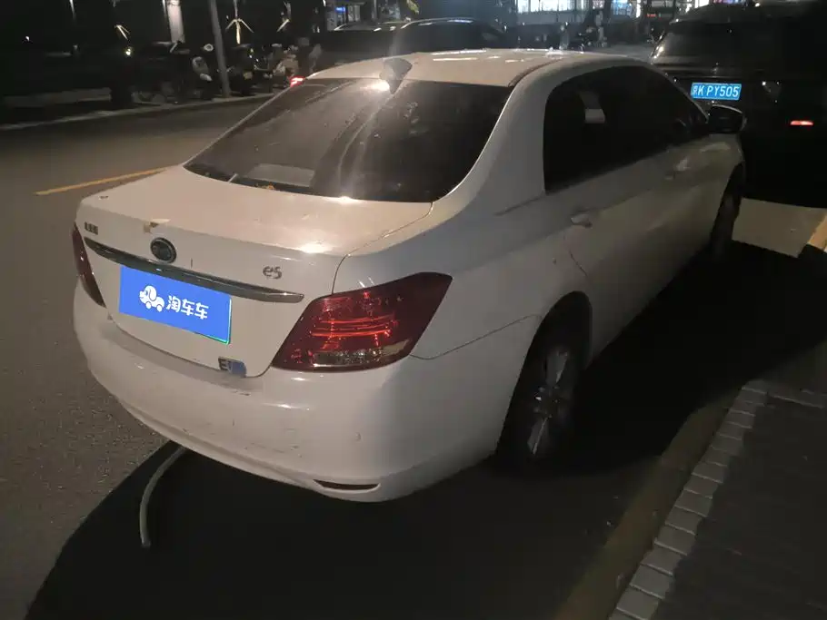 BYD e5 2018 450 Connected Enjoyment фото 3