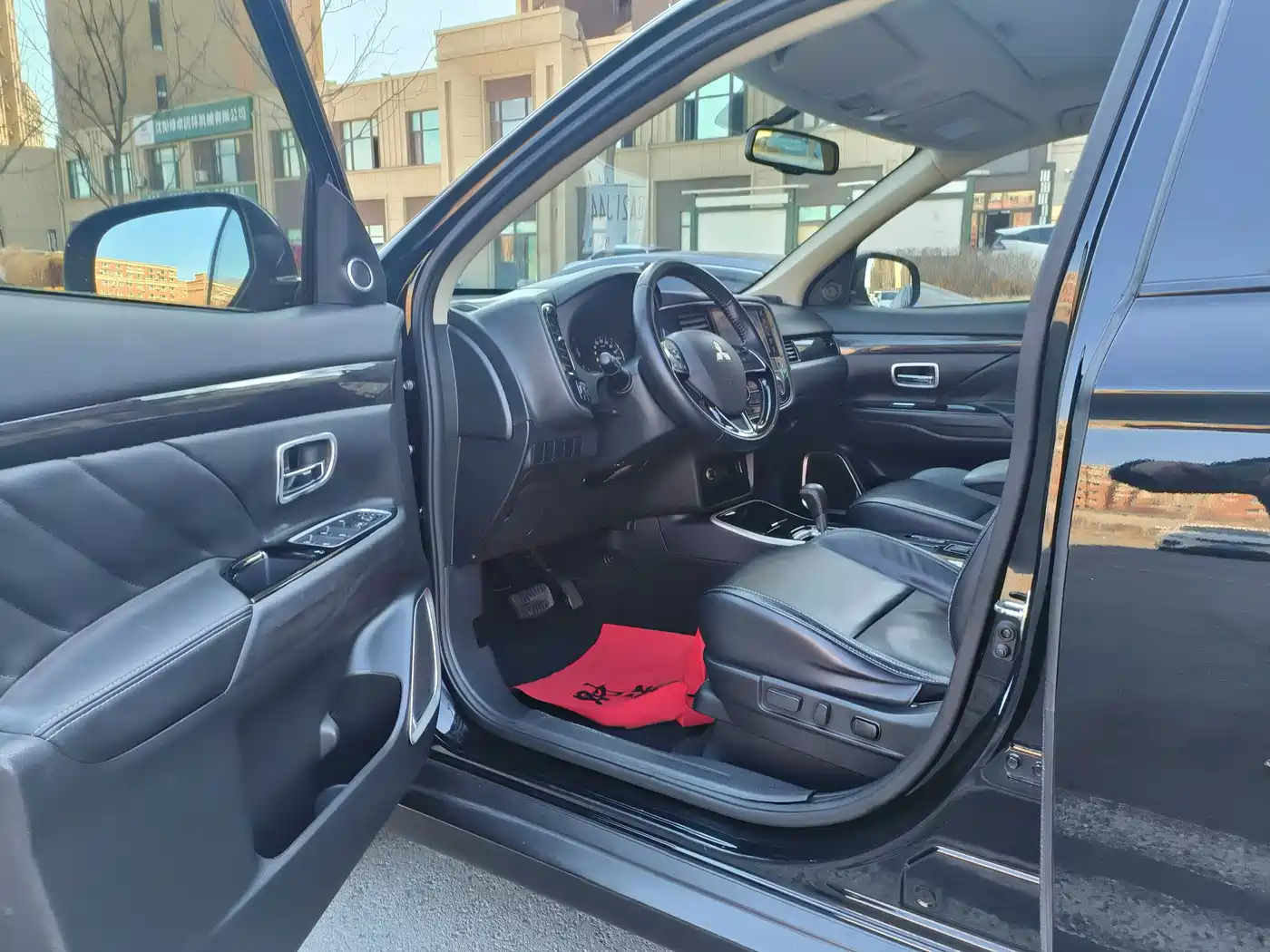 MITSUBISHI OUTLANDER