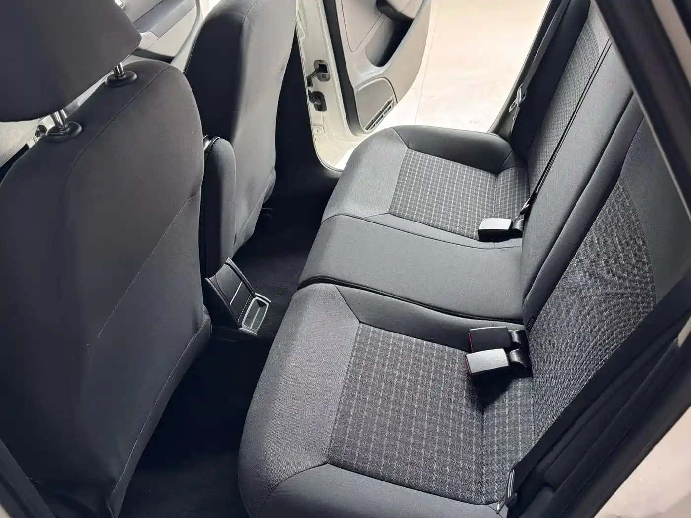 Volkswagen Polo 2014 1.4L Automatic Comfort Edition фото 7