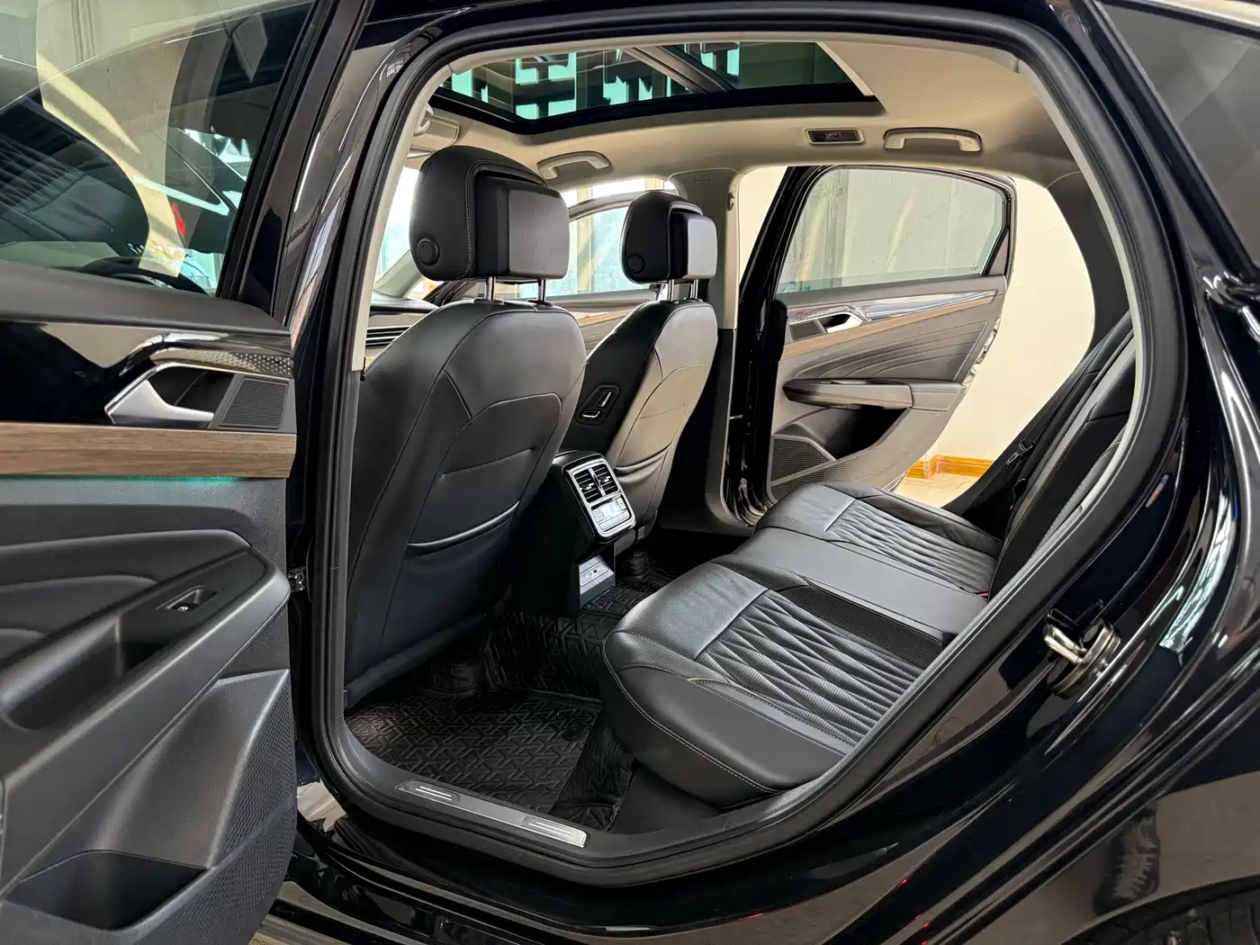 Volkswagen Passat 2021 Model 330TSI Luxury Edition фото 5