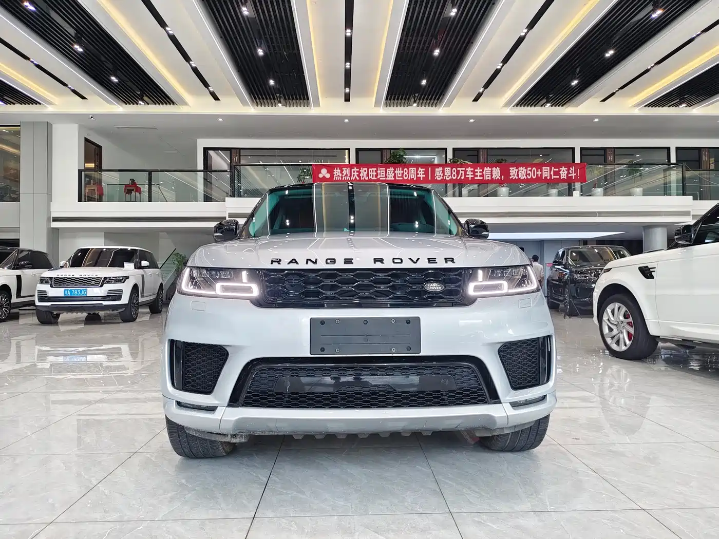 Land Rover Range Rover Sport 2022 3.0 L6 Gloss Black Edition фото 2