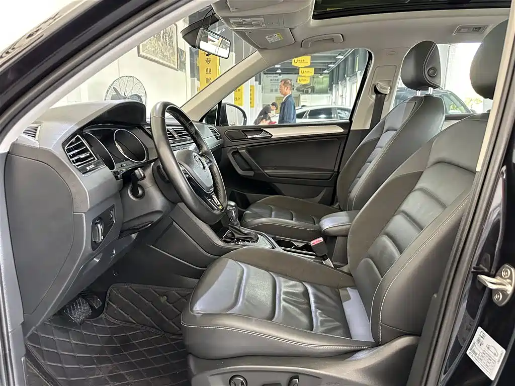 Volkswagen Tiguan L 2019 330TSI Automatic 2WD Panorama Comfort Edition China VI фото 4
