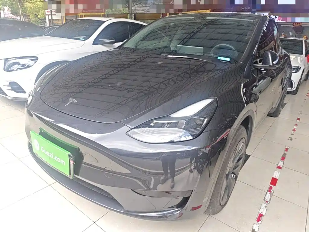 Tesla Model Y 2024