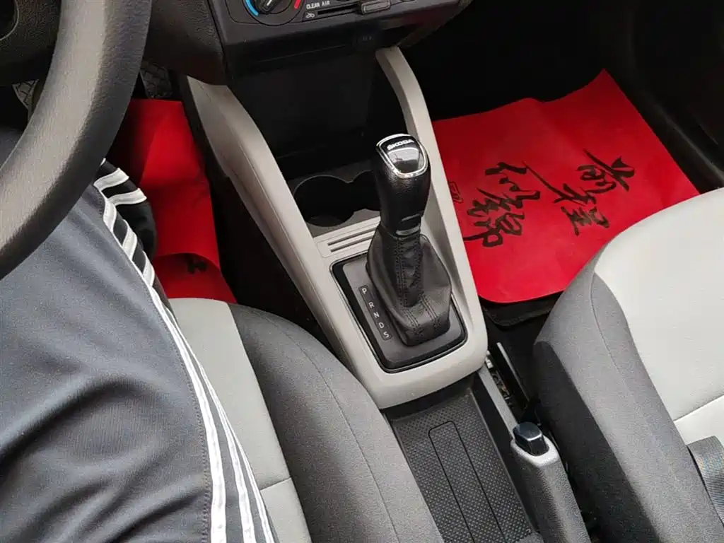 Škoda Fabia 2016 1.4L Automatic Car Enjoy Edition фото 14