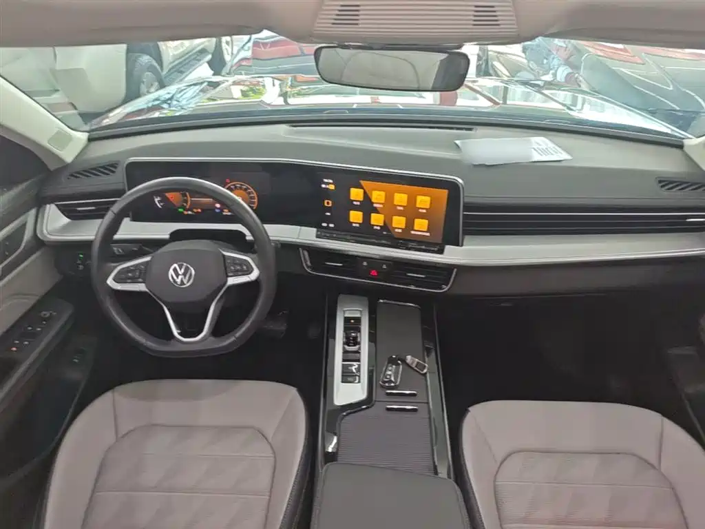 Volkswagen Talagon 2023 330TSI Luxury Touring Edition фото 10