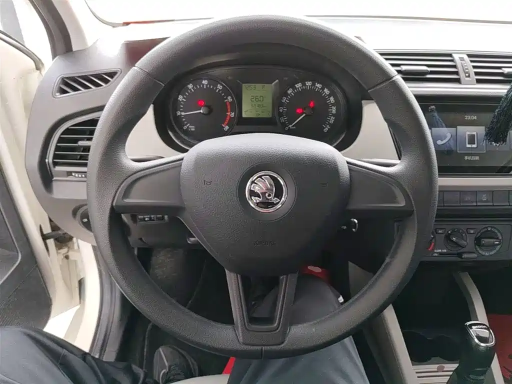 Škoda Fabia 2016 1.4L Automatic Car Enjoy Edition фото 11