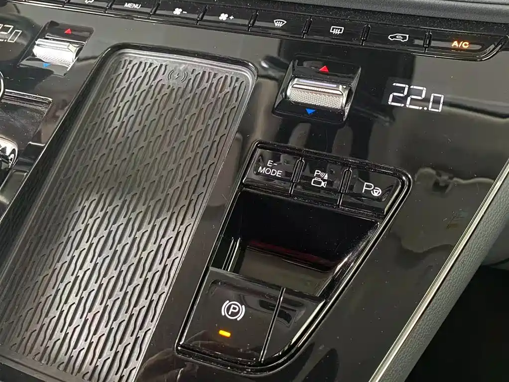 Hongqi HQ9 PHEV 2024 Model 2.0T AWD Luxury Edition фото 28