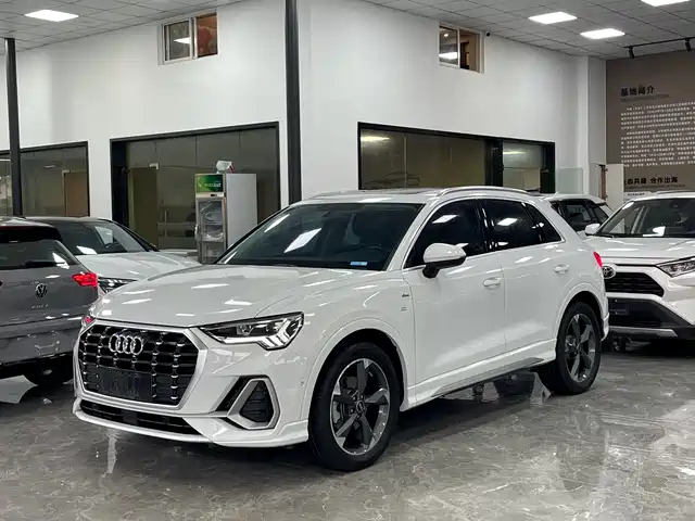 Audi Q3 35 TFSI, Стиль Драйв