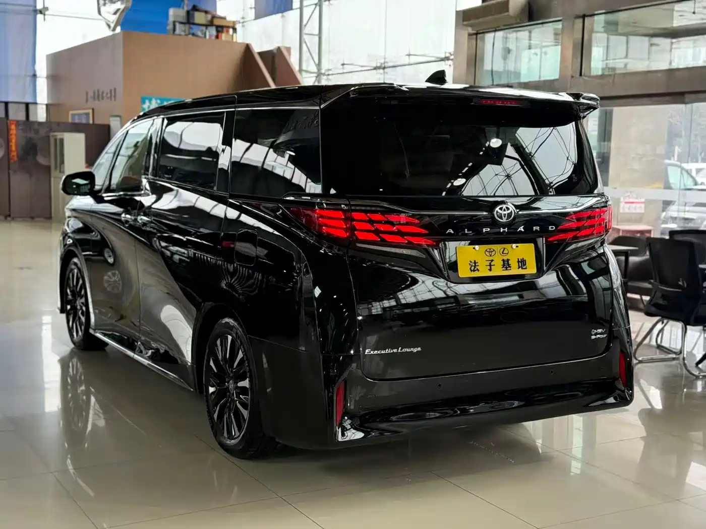 Toyota Alphard 2024 Hybrid 2.5L Ultimate Enjoyment Edition фото 23