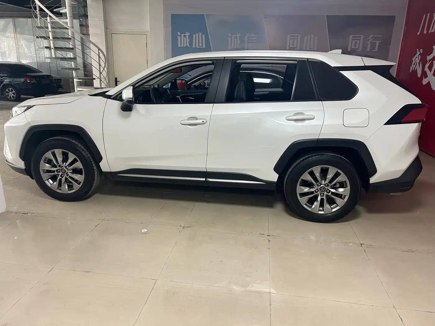 Toyota Wildlander 2021 2.0L CVT 2WD Luxury Edition фото 9