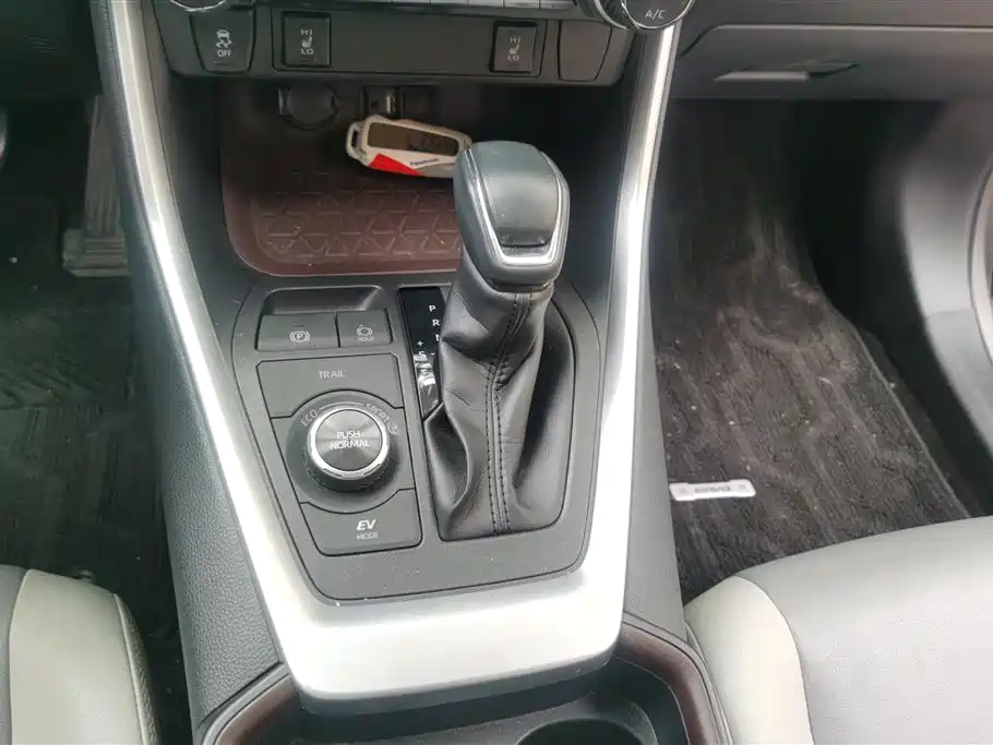 Toyota RAV4 Rongfang 2020 Hybrid 2.5L E-CVT AWD Flagship Edition фото 16