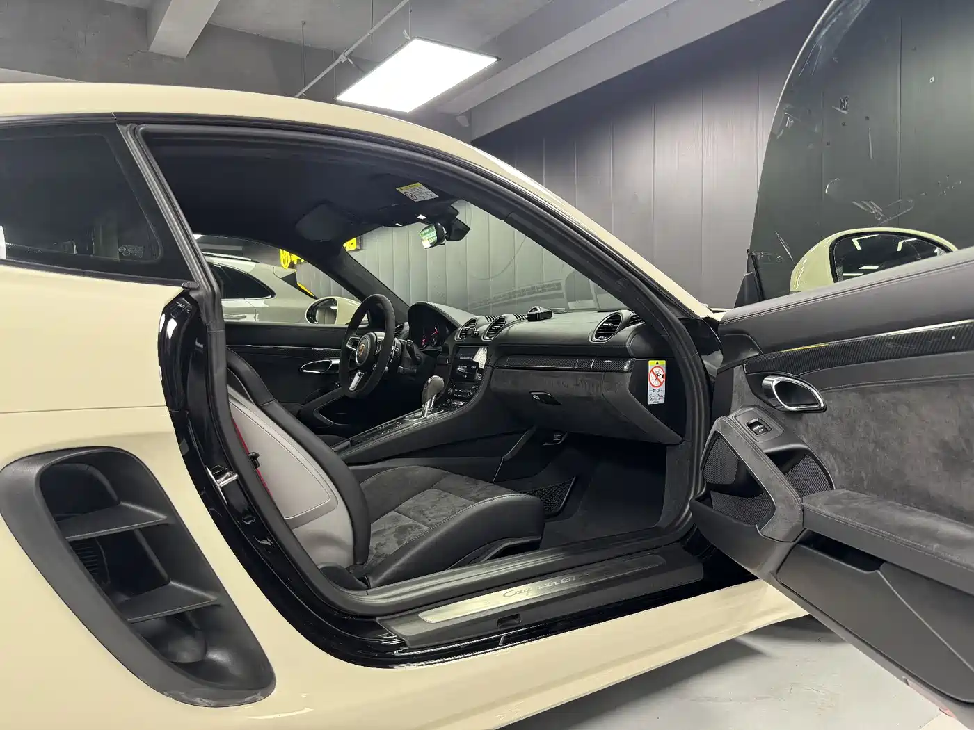 Porsche 718 2018 Cayman GTS 2.5T фото 5