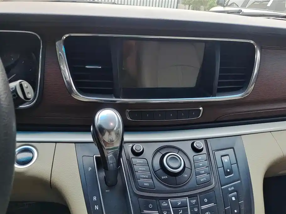 Buick GL8 2015 2.4L Luxury Business Exclusive Edition фото 13