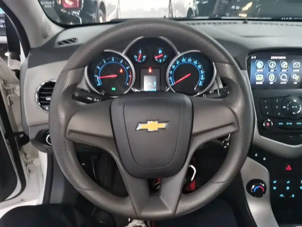 Chevrolet Cruze 2014 1.6L SL Million Commemorative Edition MT фото 11