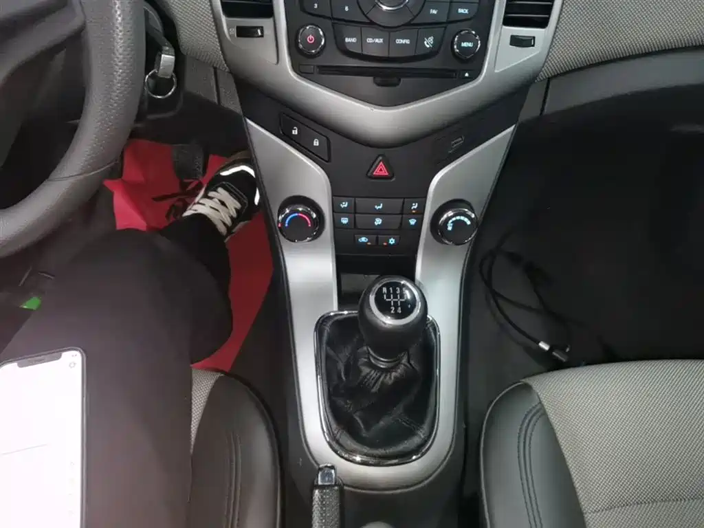 Chevrolet Cruze 2014 1.6L SL Million Commemorative Edition MT фото 14