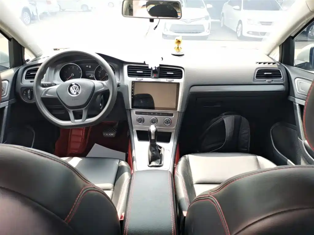 Volkswagen Golf 2014 1.6L Automatic Fashion Edition фото 10