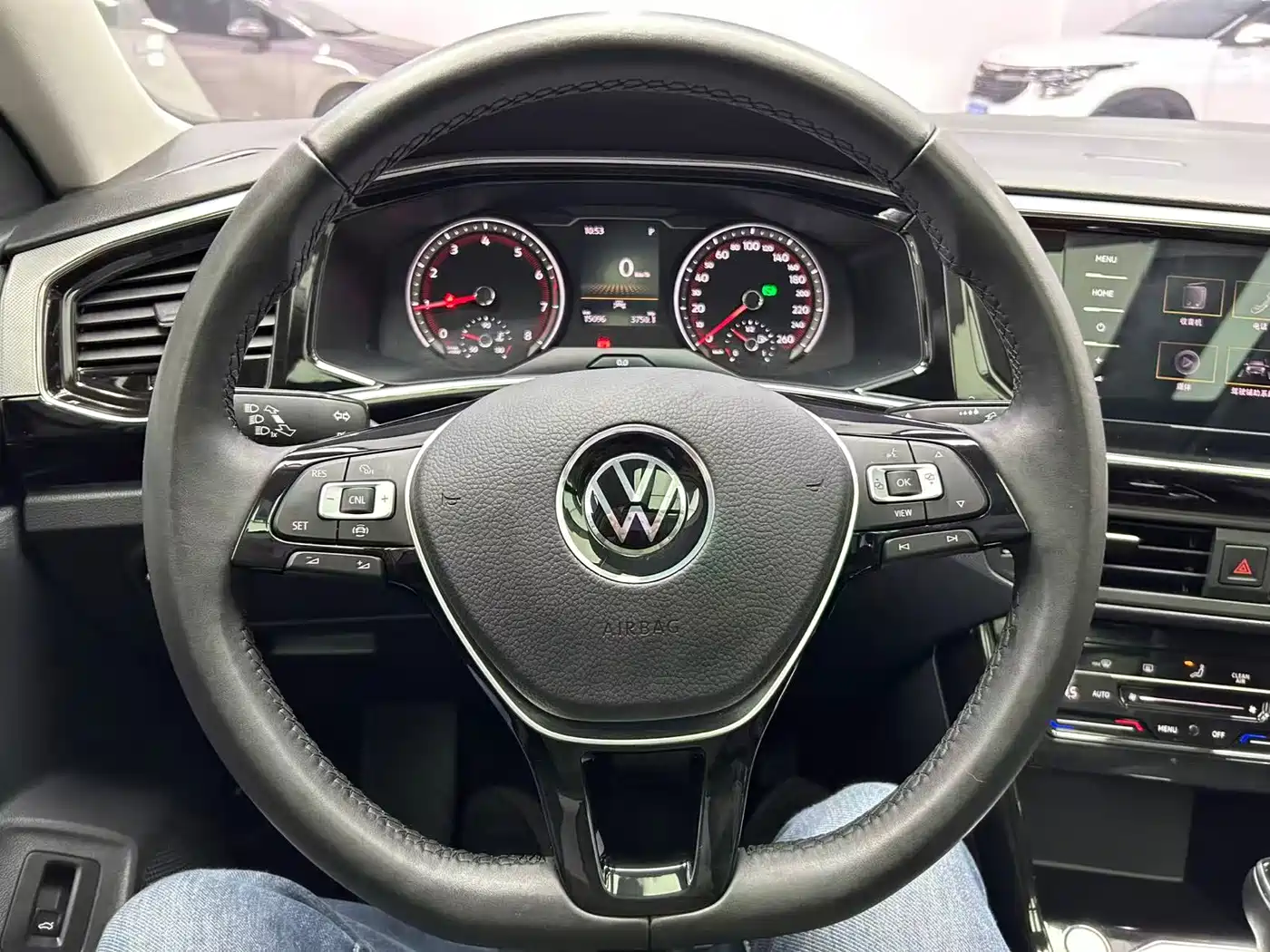 Volkswagen Tayron 2022 280TSI 2WD Luxury Smart Connect Edition фото 12