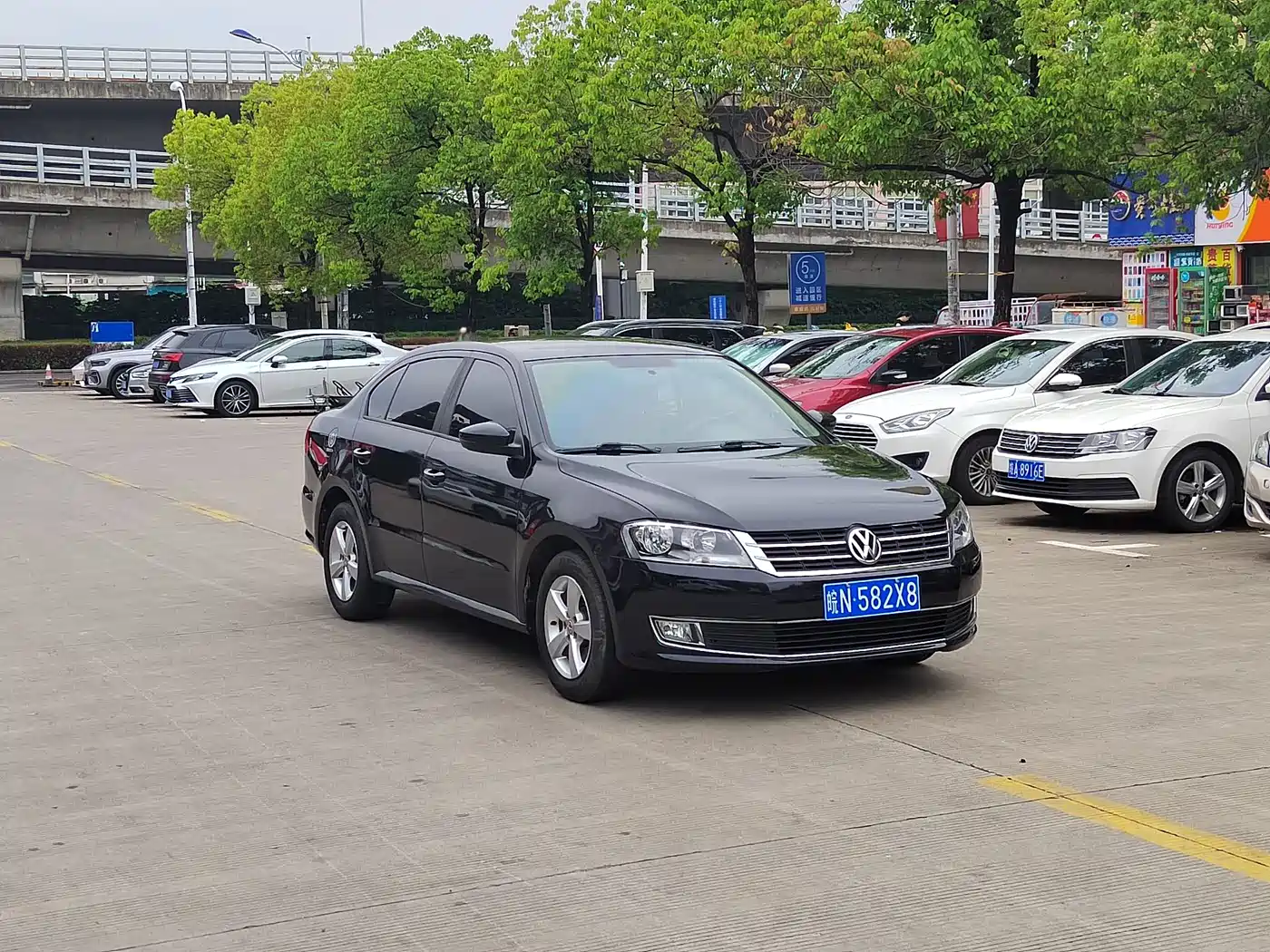 Volkswagen Lavida 2013 Facelift Classic 1.6L Automatic Trend фото 3
