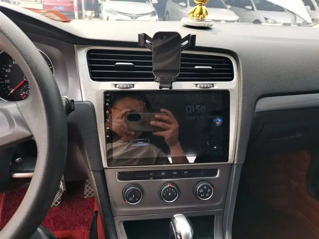 Volkswagen Golf 2014 1.6L Automatic Fashion Edition фото 13