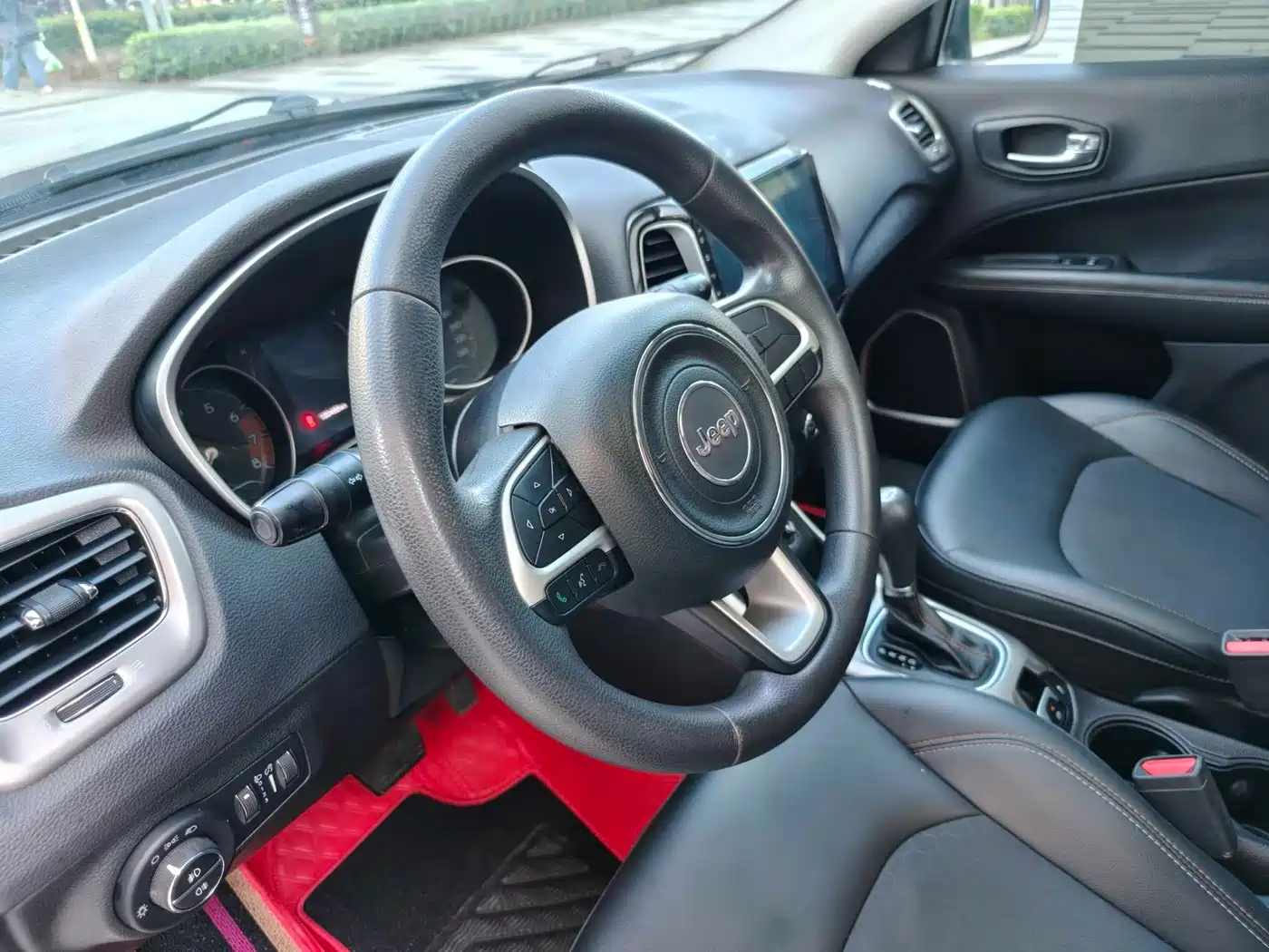 Фото 10 - Jeep Compass