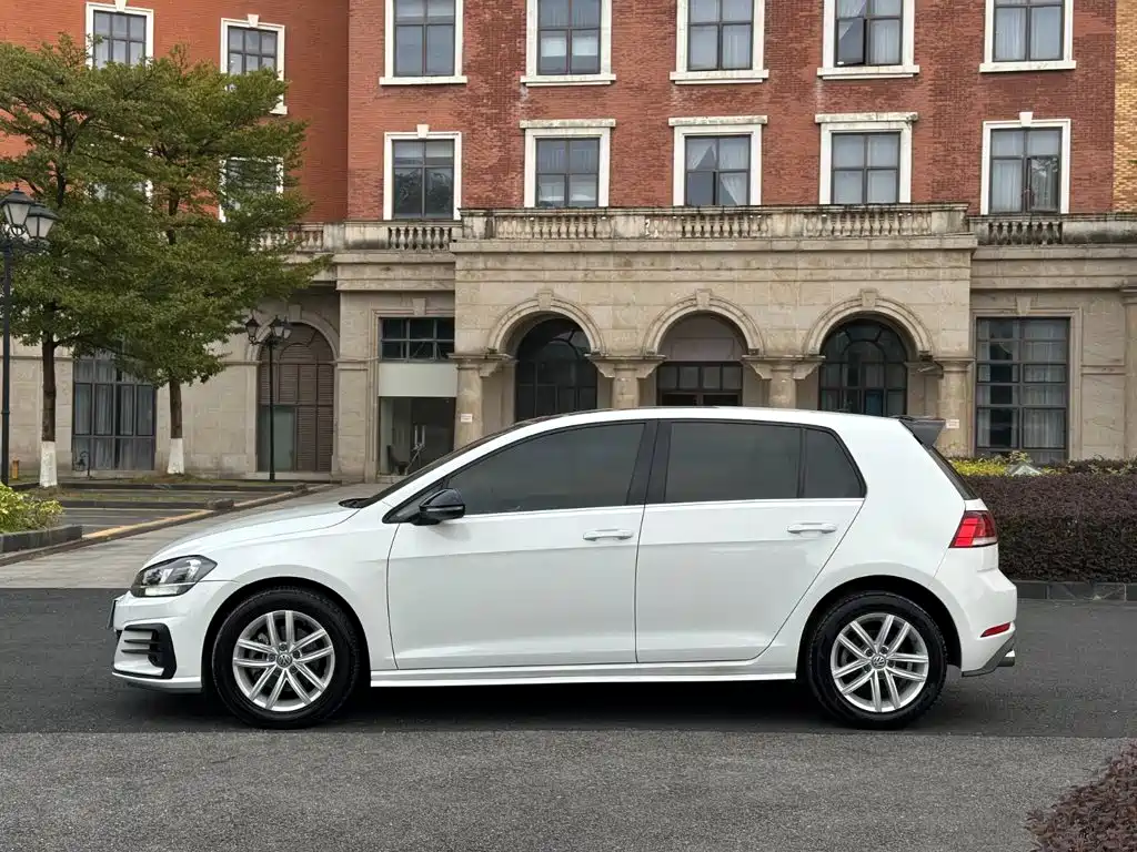 صورة 13 - Volkswagen Golf